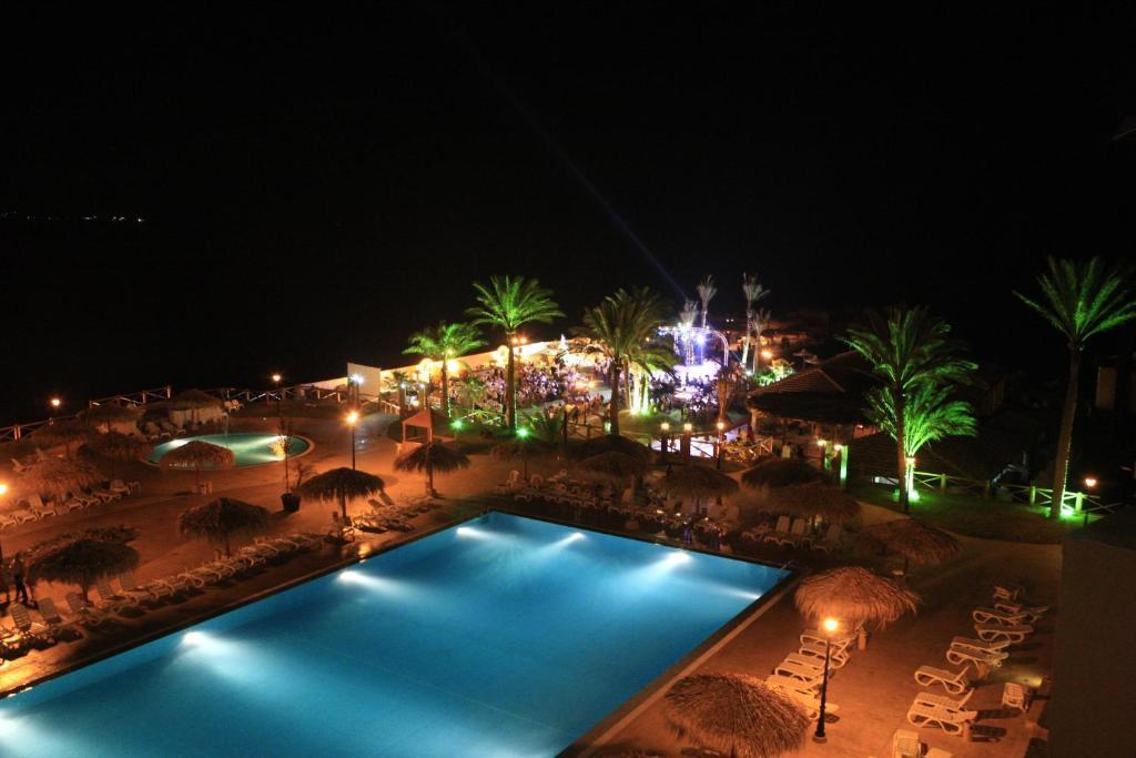 Sawary Beach Hotel Batroûn Esterno foto