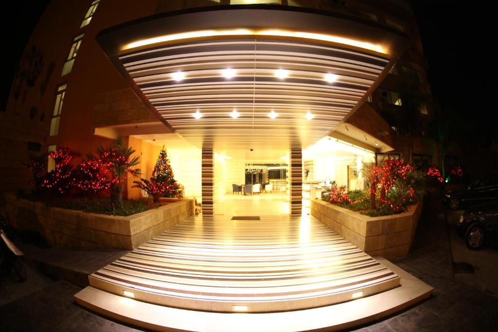 Sawary Beach Hotel Batroûn Esterno foto