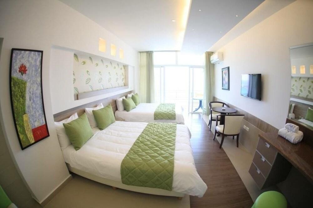 Sawary Beach Hotel Batroûn Esterno foto