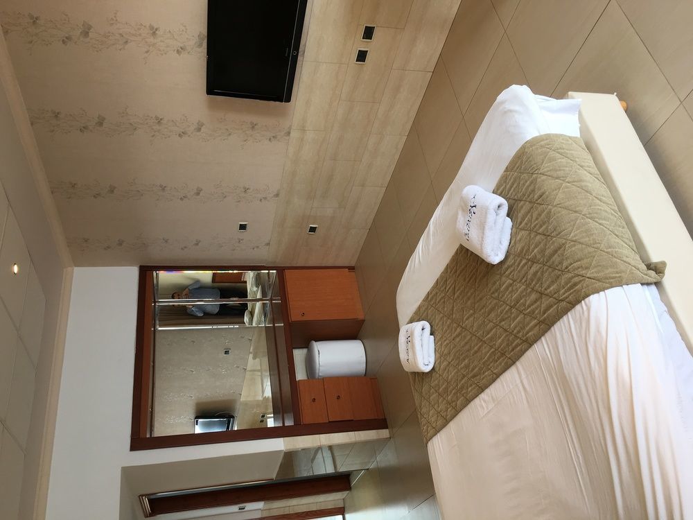 Sawary Beach Hotel Batroûn Esterno foto